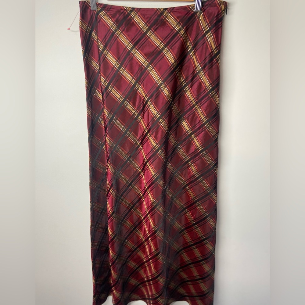 Chic Plaid Maxi Skirt in Burgundy and Black